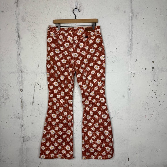Wrangler Floral Daisy High Rise Fierce Flare Pant Jeans 32 - Picture 5 of 8